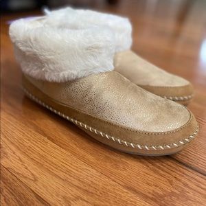 NWT - Women’s Dixie Gold Slipper Shoes